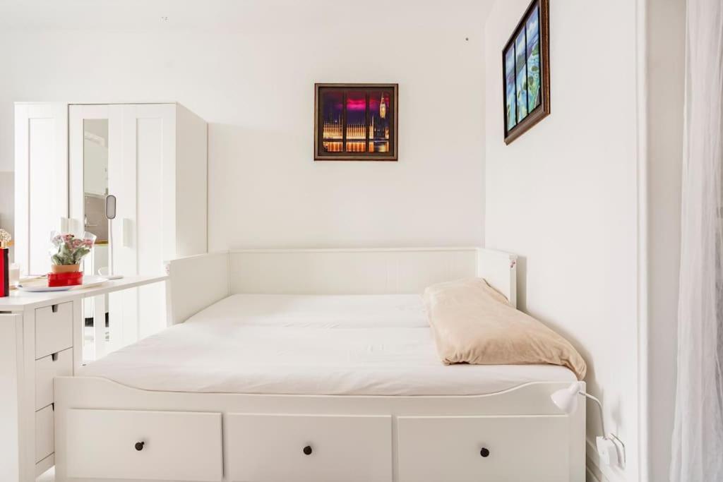 Paris Tourist Apartment, France Stains Exteriör bild