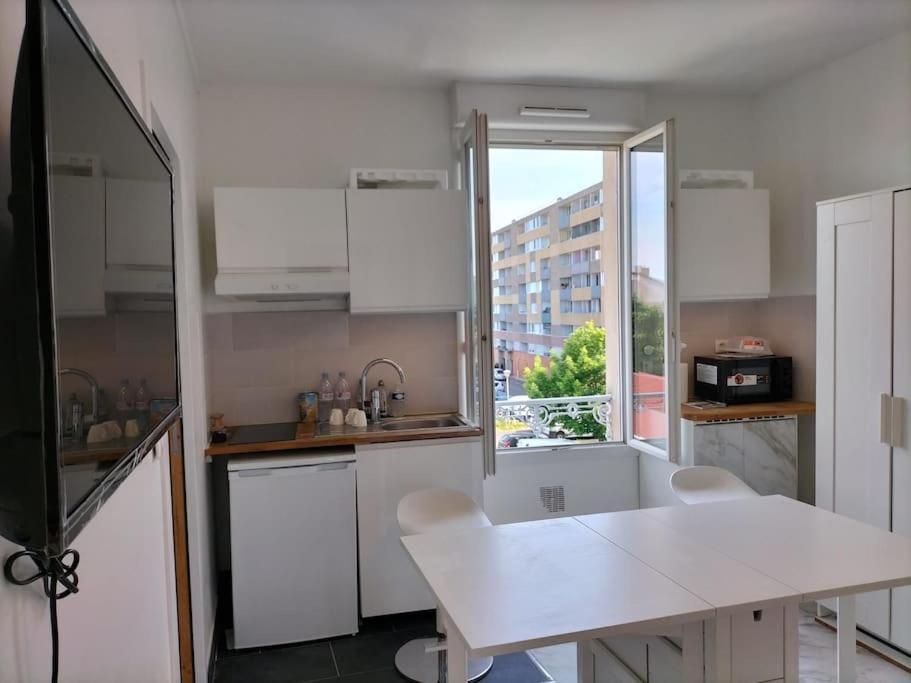 Paris Tourist Apartment, France Stains Exteriör bild
