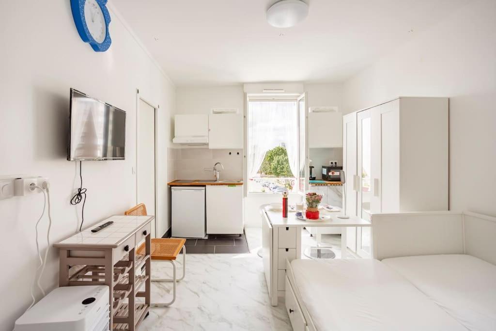 Paris Tourist Apartment, France Stains Exteriör bild