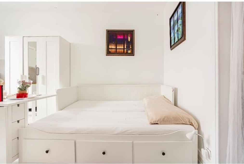 Paris Tourist Apartment, France Stains Exteriör bild
