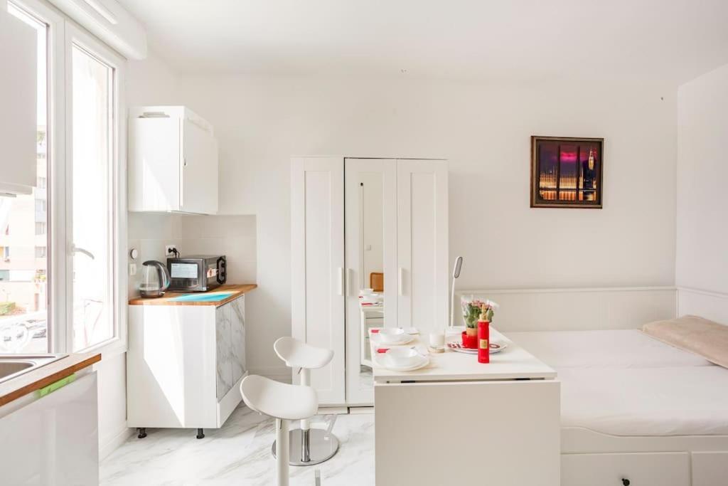 Paris Tourist Apartment, France Stains Exteriör bild